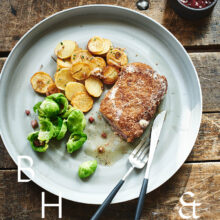cordon-bleu-72-11-2016-neon-fotografie Food photography of wild boar Cordon Bleu cooked by Michelin star chef Harald Rüssel