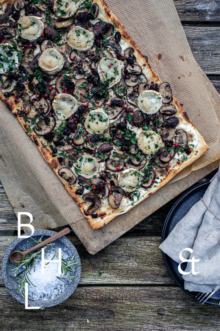 Tarte Flambée with mushrooms and goat cheese Black Honey & Lime